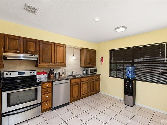 5th image of 132 W Sunflower Ave