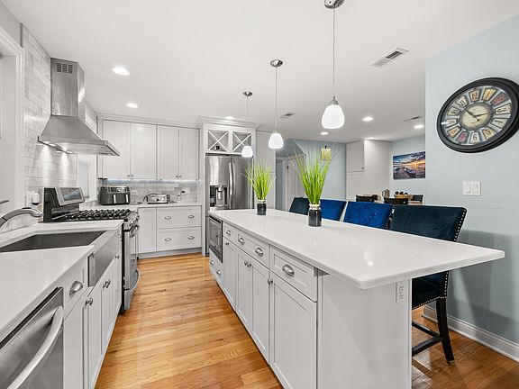 4th image of 1208 N 11th Ave