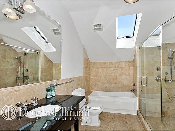 4th image of 242 Adelphi St #Penthouse
