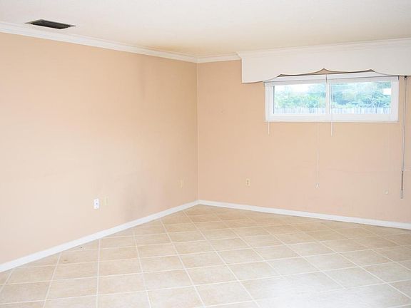 3rd image of 470 Carissa Dr