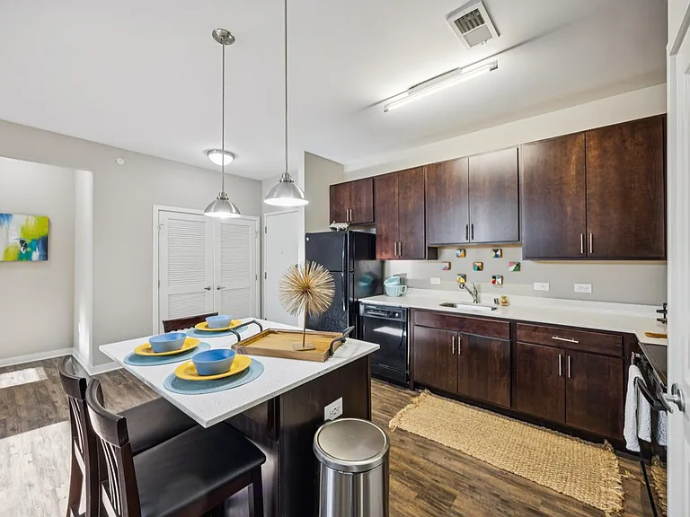 AMP Luxury Apartments — Photo 7