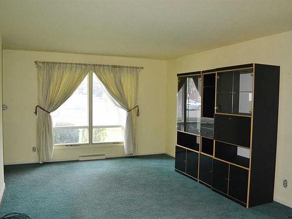 4th image of 220 Berkshire Blvd