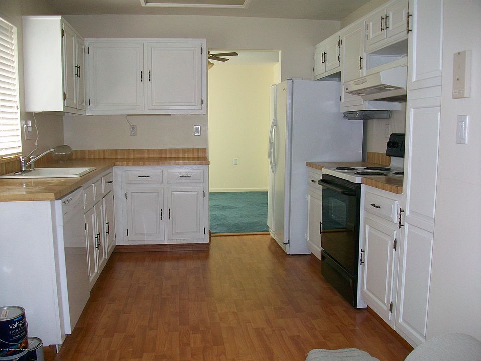 1st image of 627 Stamford Court #A