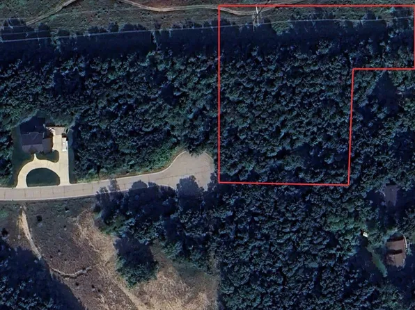 23 Grand Summit Dr, Fenton, MI 48430