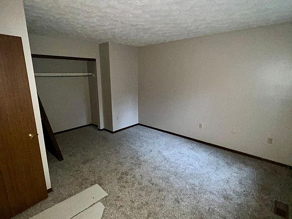 3rd image of 4997 Twin Woods Dr