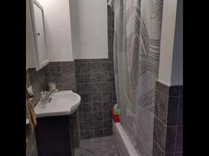 2nd image of 220 Hamilton St #1