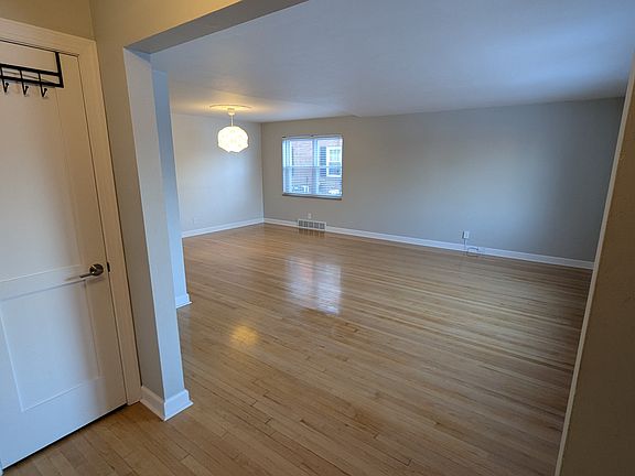 2nd image of 1109 Moorlands Dr Floor 1