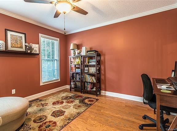 5th image of 225 McIntosh Ln