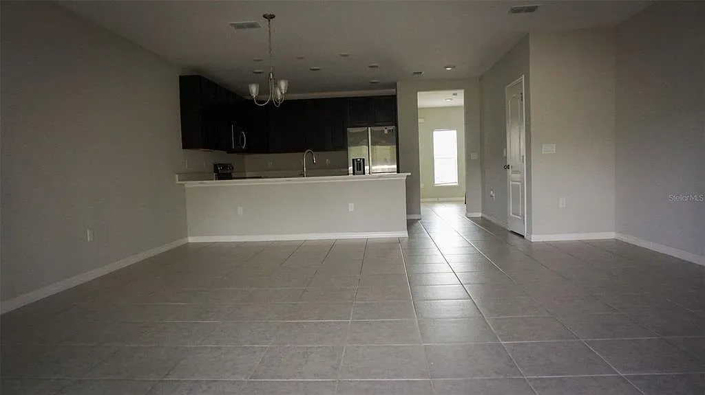 3 bed, 2.5 bath, 1762 sqft, $2,350 — Photo 3