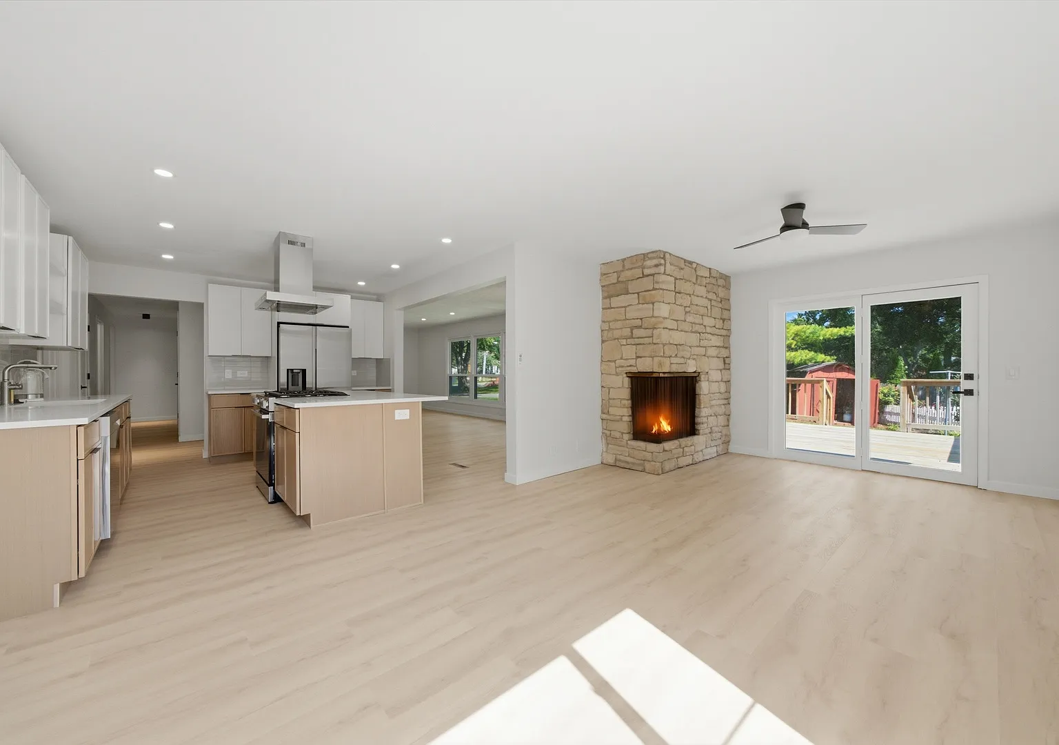5 bed, 3.5 bath, 3577 sqft, $3,500 — Photo 2