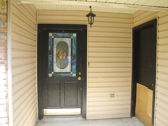 2nd image of 16247 Woodlawn Acres Ave