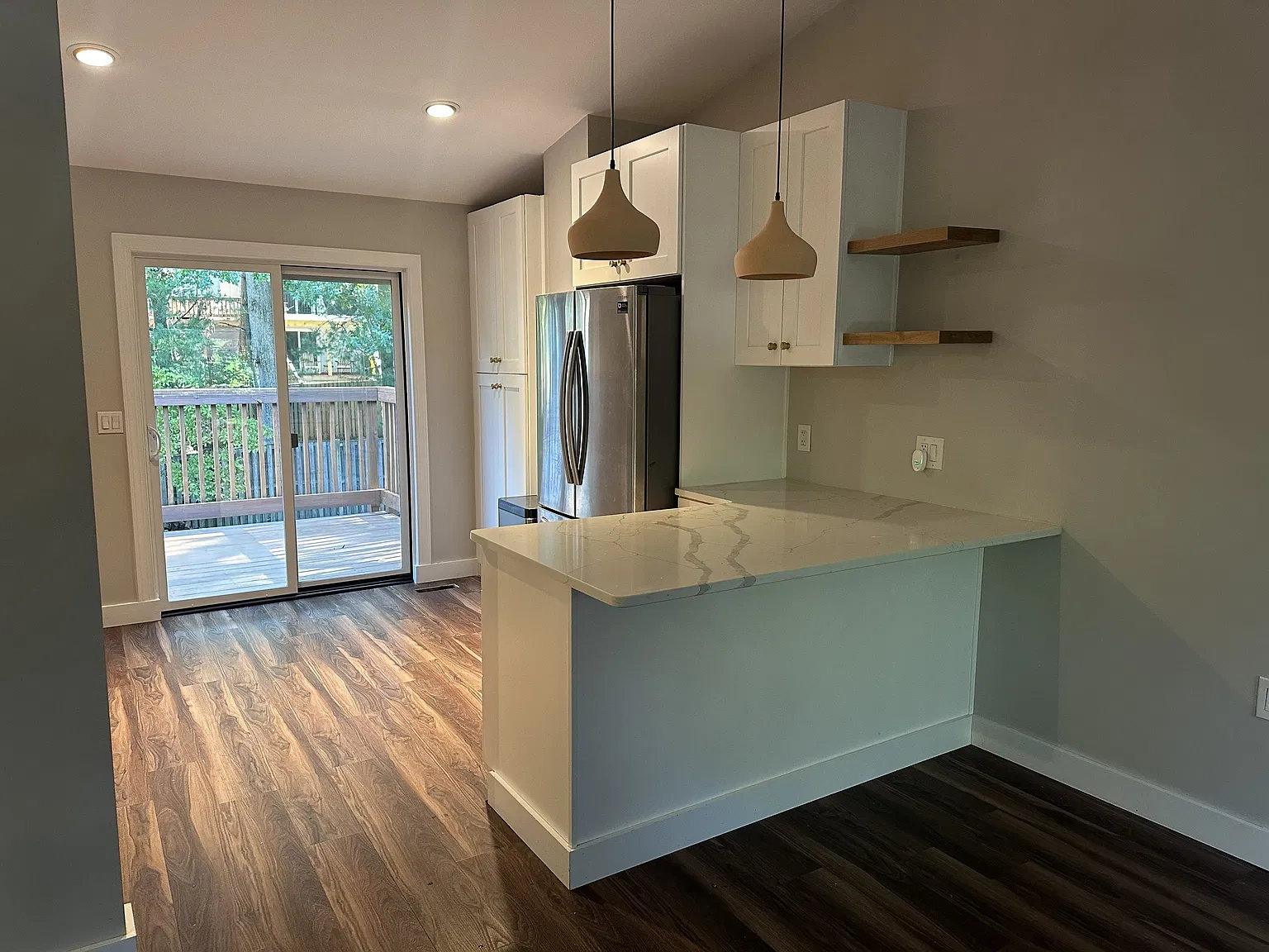 3 bed, 1200 sqft, $2,700 — Photo 2