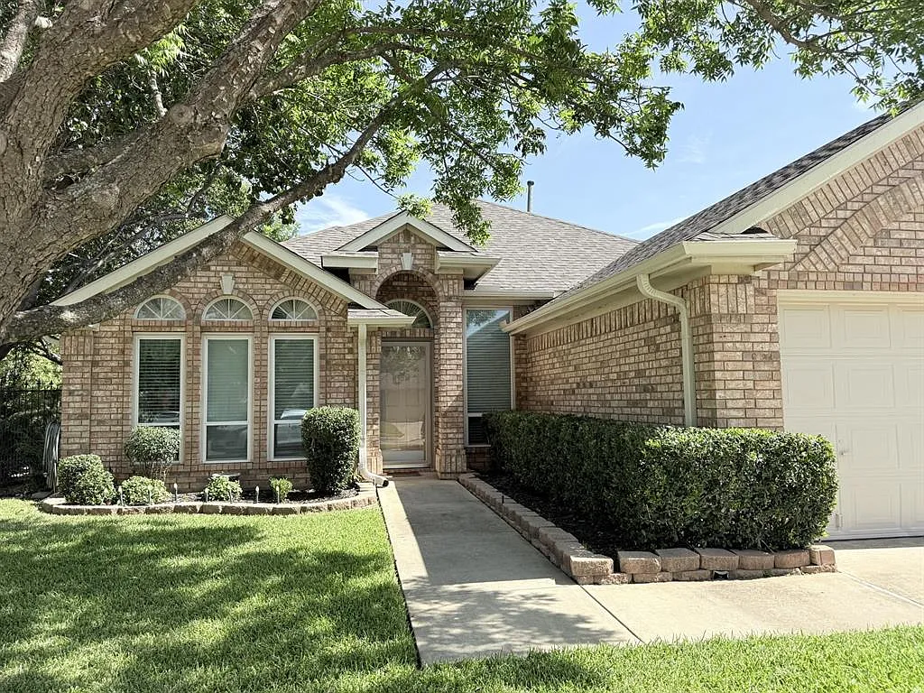 3 bed, 2.0 bath, 1655 sqft, $2,450 — Photo 2
