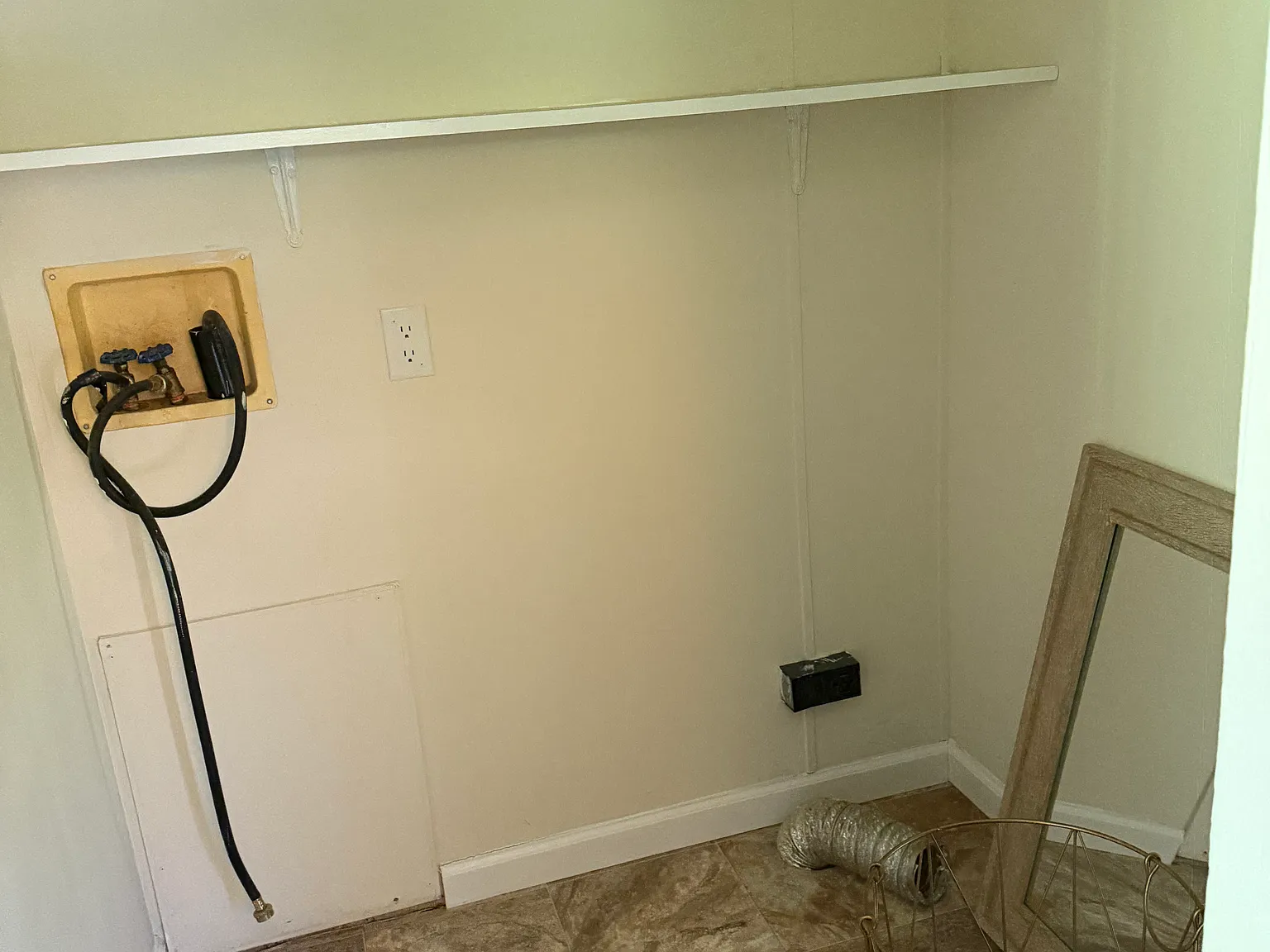 2 bed, 800 sqft, $750 — Photo 1
