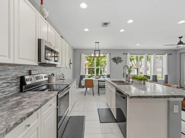 1327 NW Leonardo Circle, Port St Lucie, FL 34986