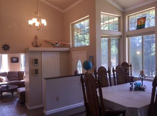 6 Fawn Dr, Whitethorn, CA 95589