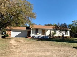 2213 S Main St, Cleburne, TX 76033