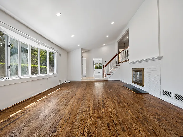 372 Heathcote Rd — Photo 9