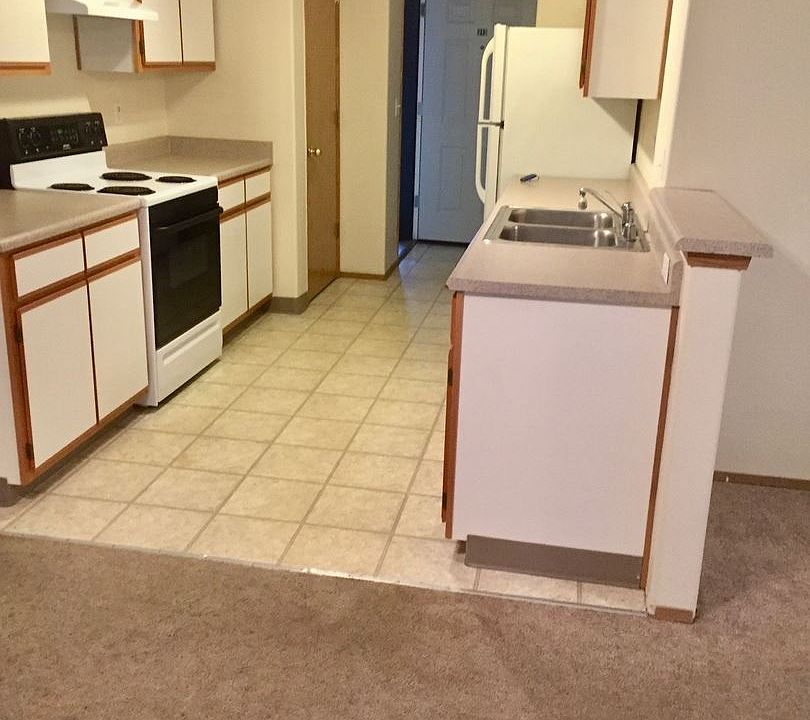 2nd image of 2615 NE 3rd Ave APT 210