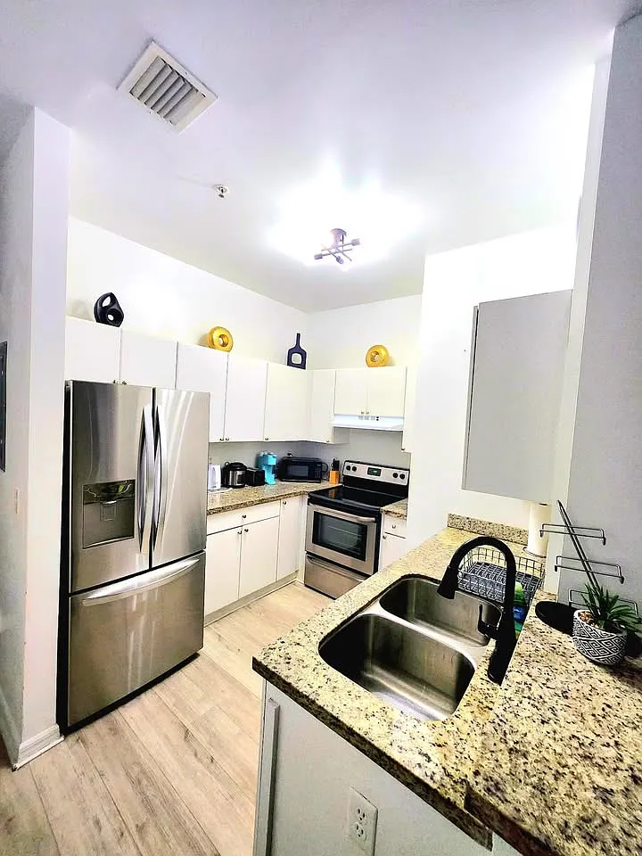 2 bed, 2.5 bath, 1100 sqft, $2,400 — Photo 3