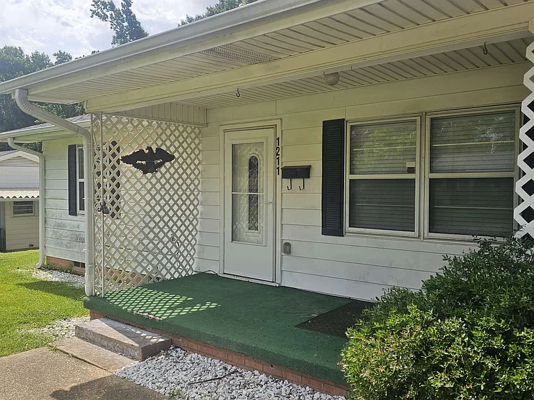 1211 Webb St — Photo 2