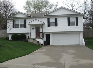 216 SE Cromwell St, Blue Springs, MO 64014