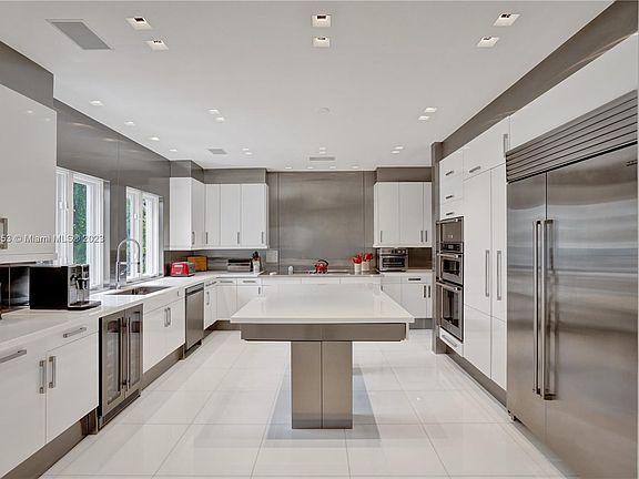 2nd image of 3521 Bayshore Villas Dr