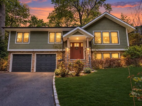 9 Winding Way, Sea Cliff, NY 11579