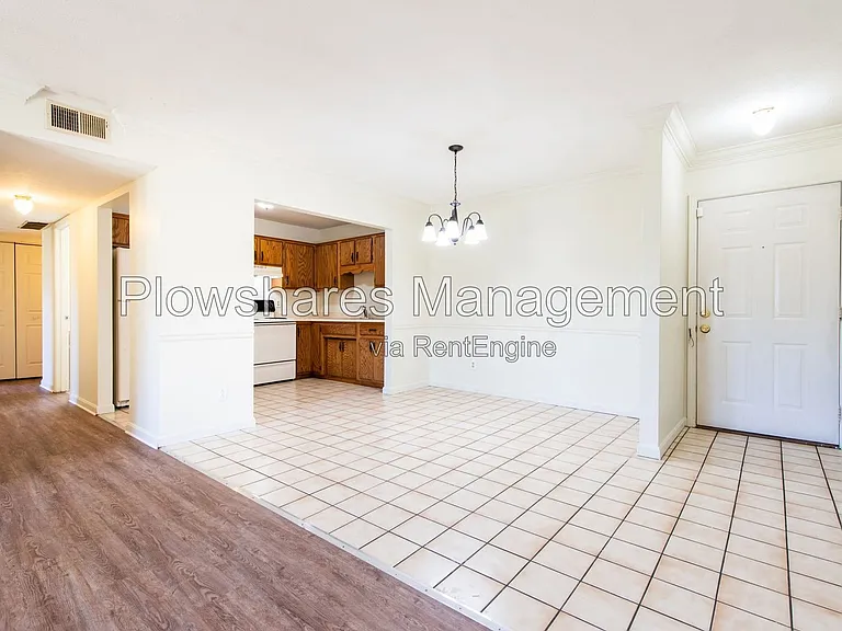 100 E Florence Ave #7 — Photo 2