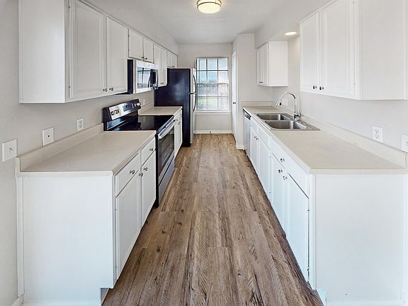 2nd image of 1206 Vinyard Ct #B
