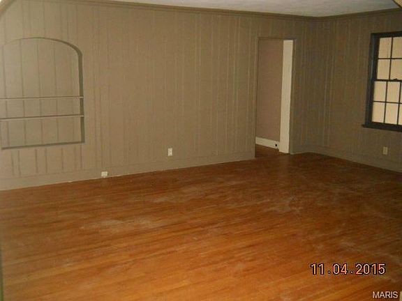 3rd image of 527 Angenette Ave