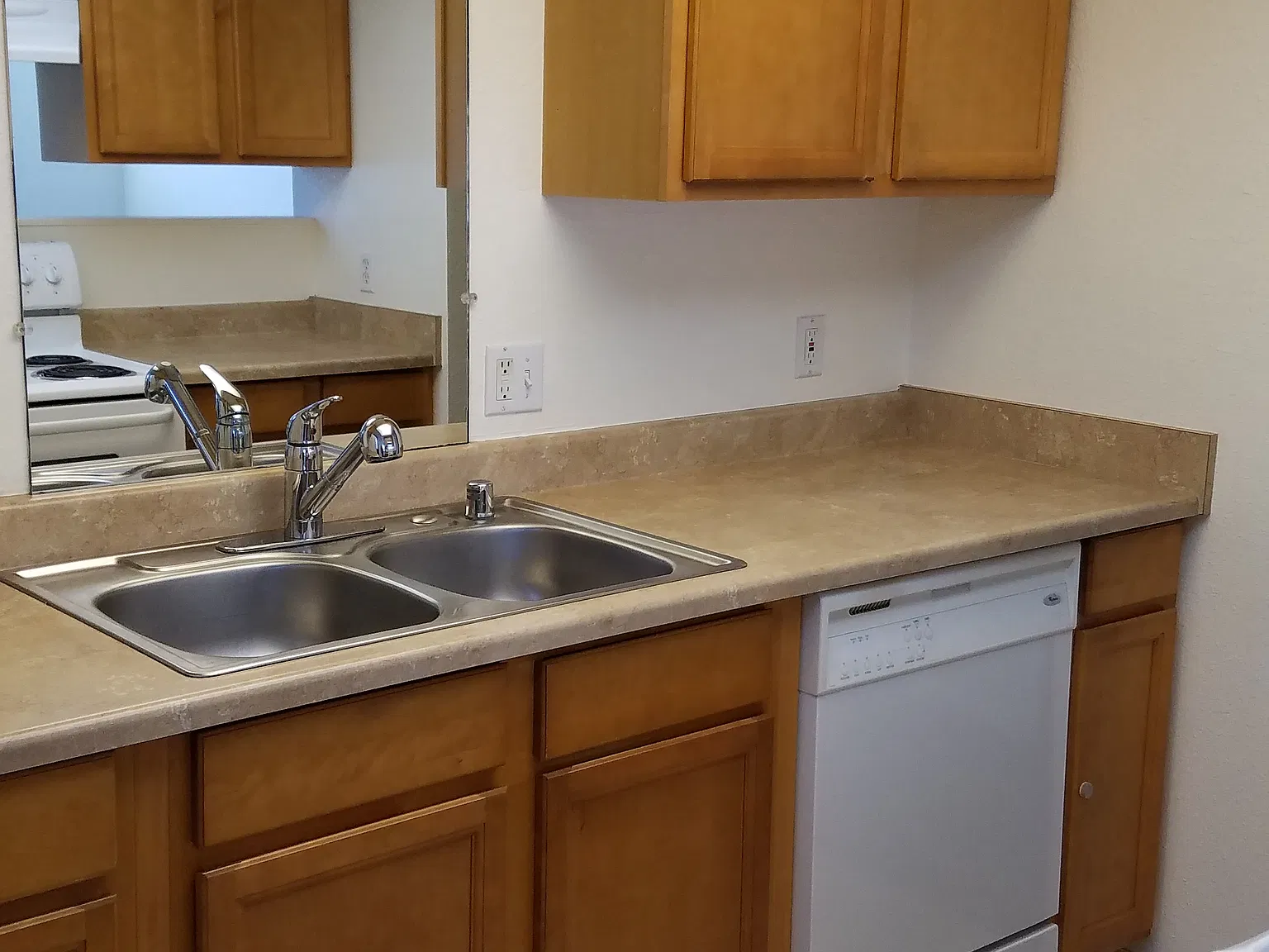 2 bed, 752 sqft, $1,600 — Photo 4