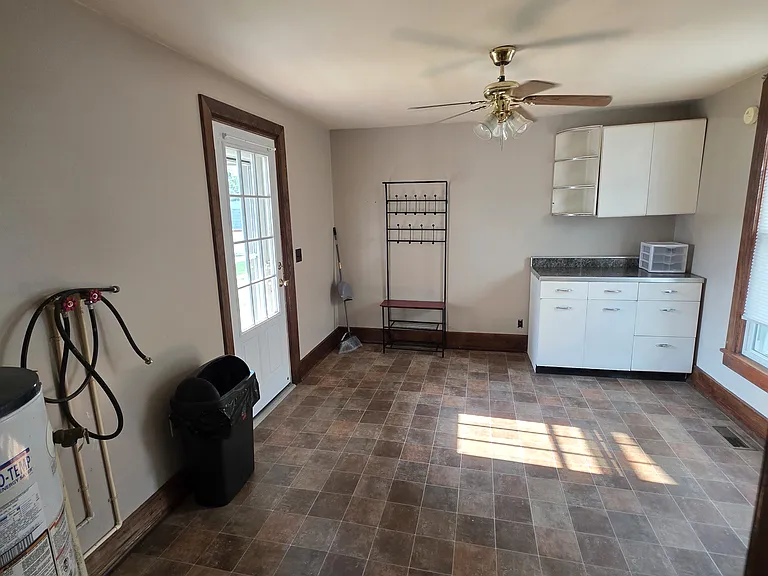 122 W Broadway St #1 — Photo 8