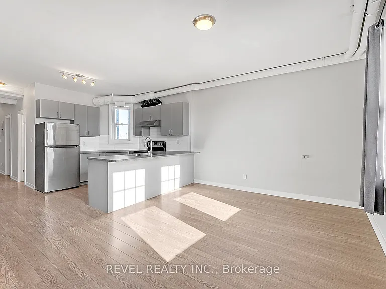 657 Barton St E #302 — Photo 15