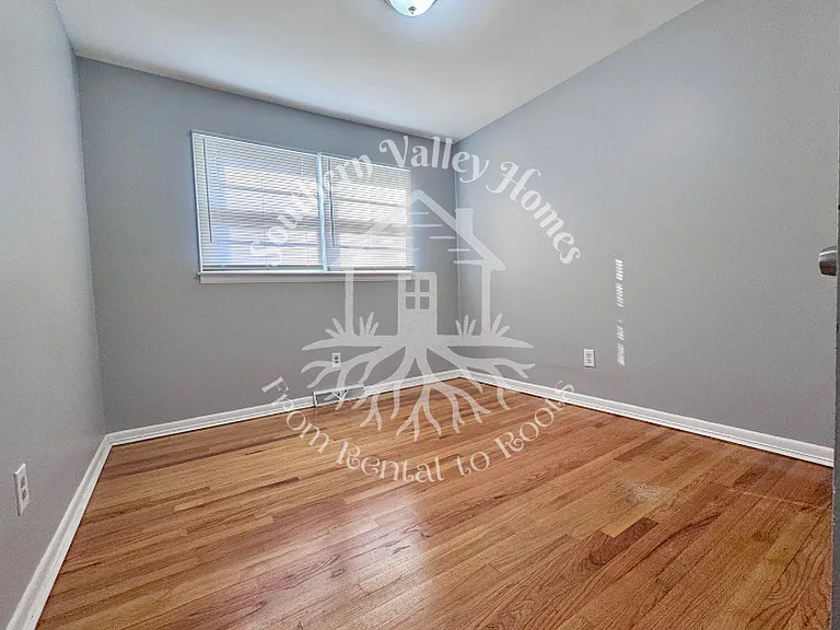305 Sparta St — Photo 22