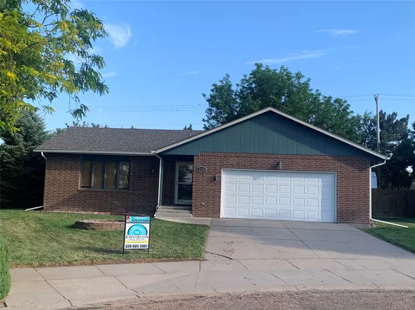 2302 N Estes Pl, Garden City, KS 67846