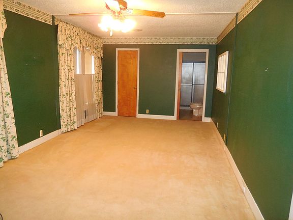 4th image of 609 W Main St