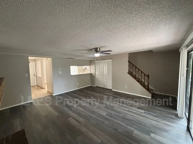 3 bed, 2.0 bath, 1182 sqft, $1,549 — Photo 2