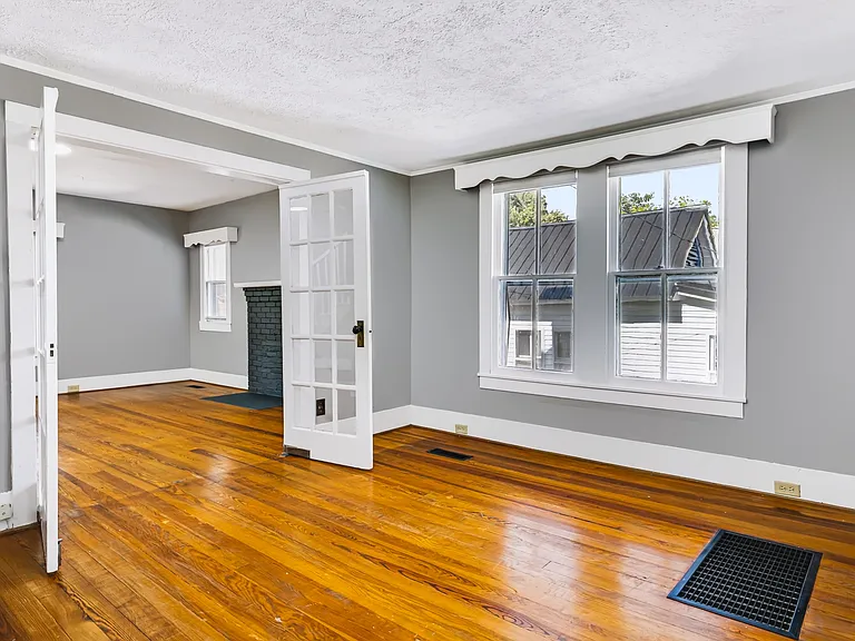 305 Church St — Photo 4