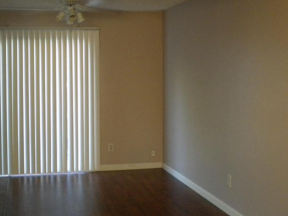 3rd image of 8809 Salmon Falls Dr Unit E