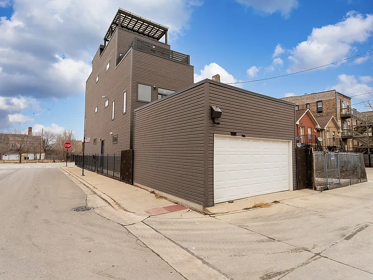 2437 W Jackson Blvd — Photo 29