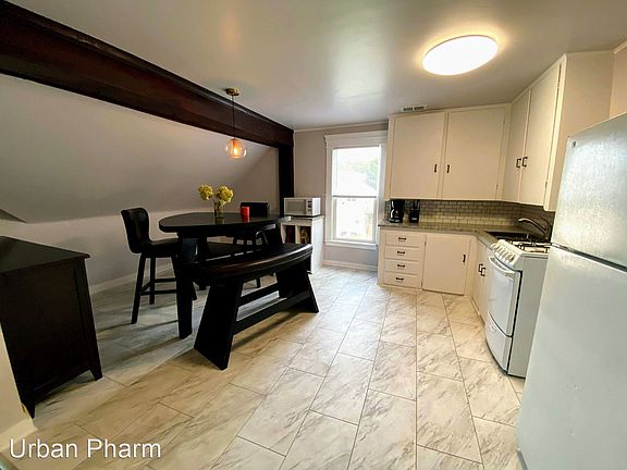 3rd image of 206 Carlton Ave SE APT 2
