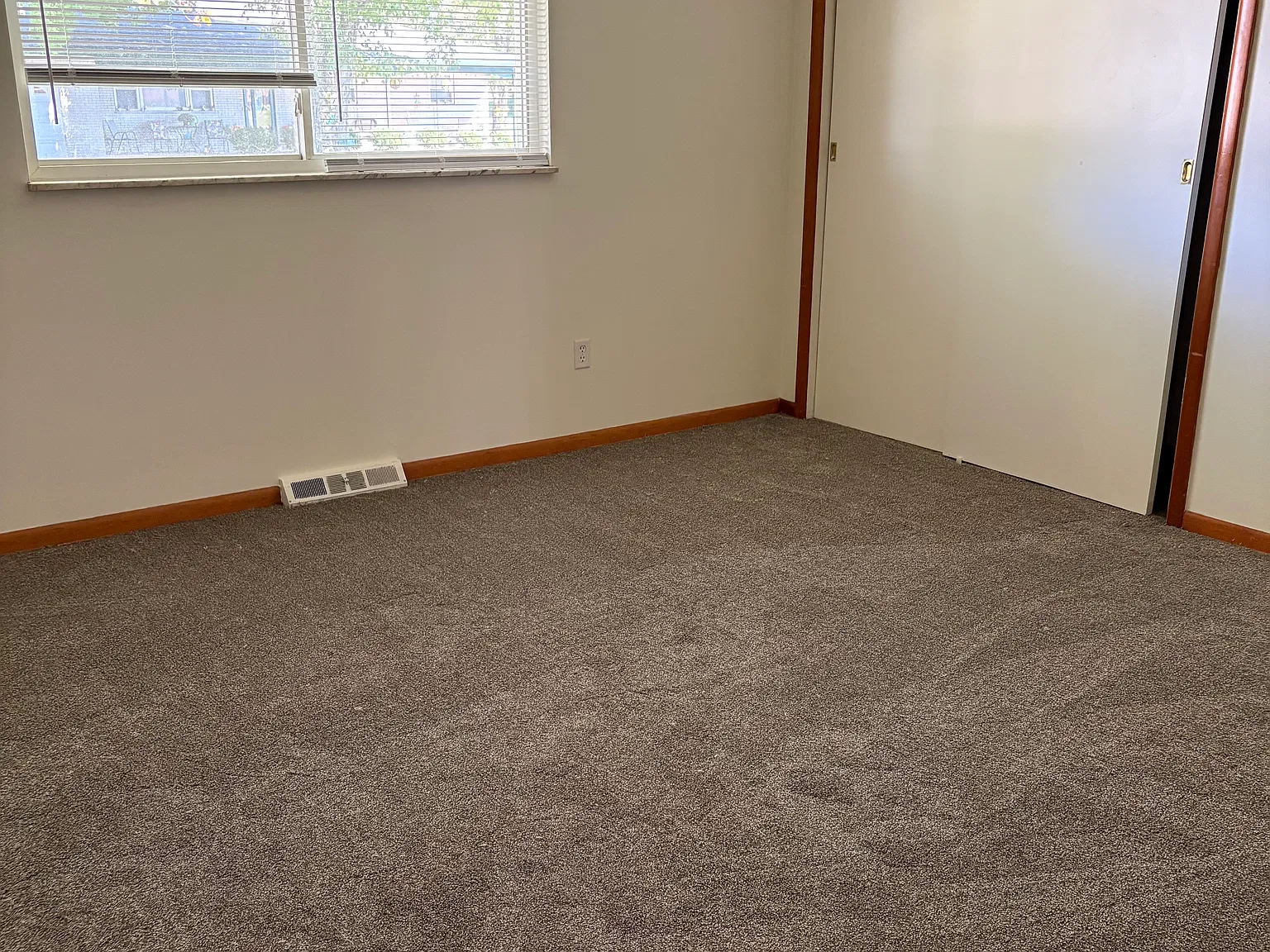 2 bed, 856 sqft, $1,295 — Photo 2