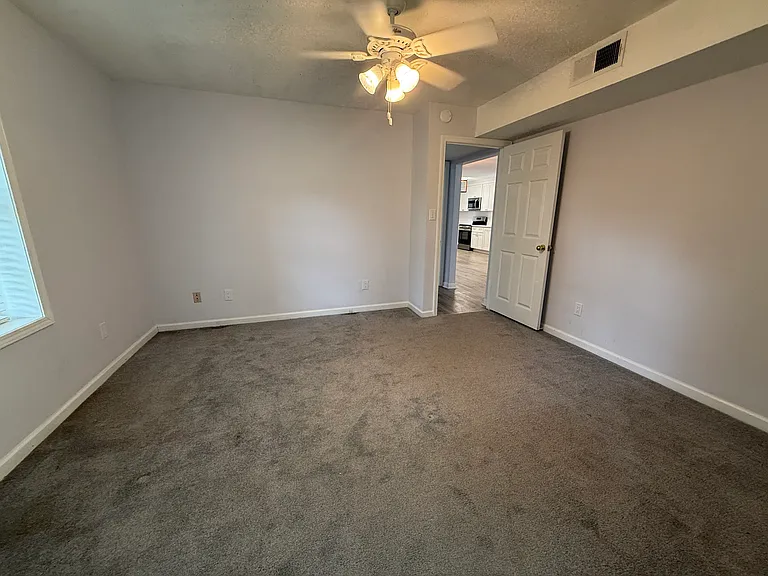 120 N Pinewood Dr #1 — Photo 17