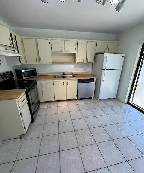 4355 Royal Banyan Way #20 — Photo 2