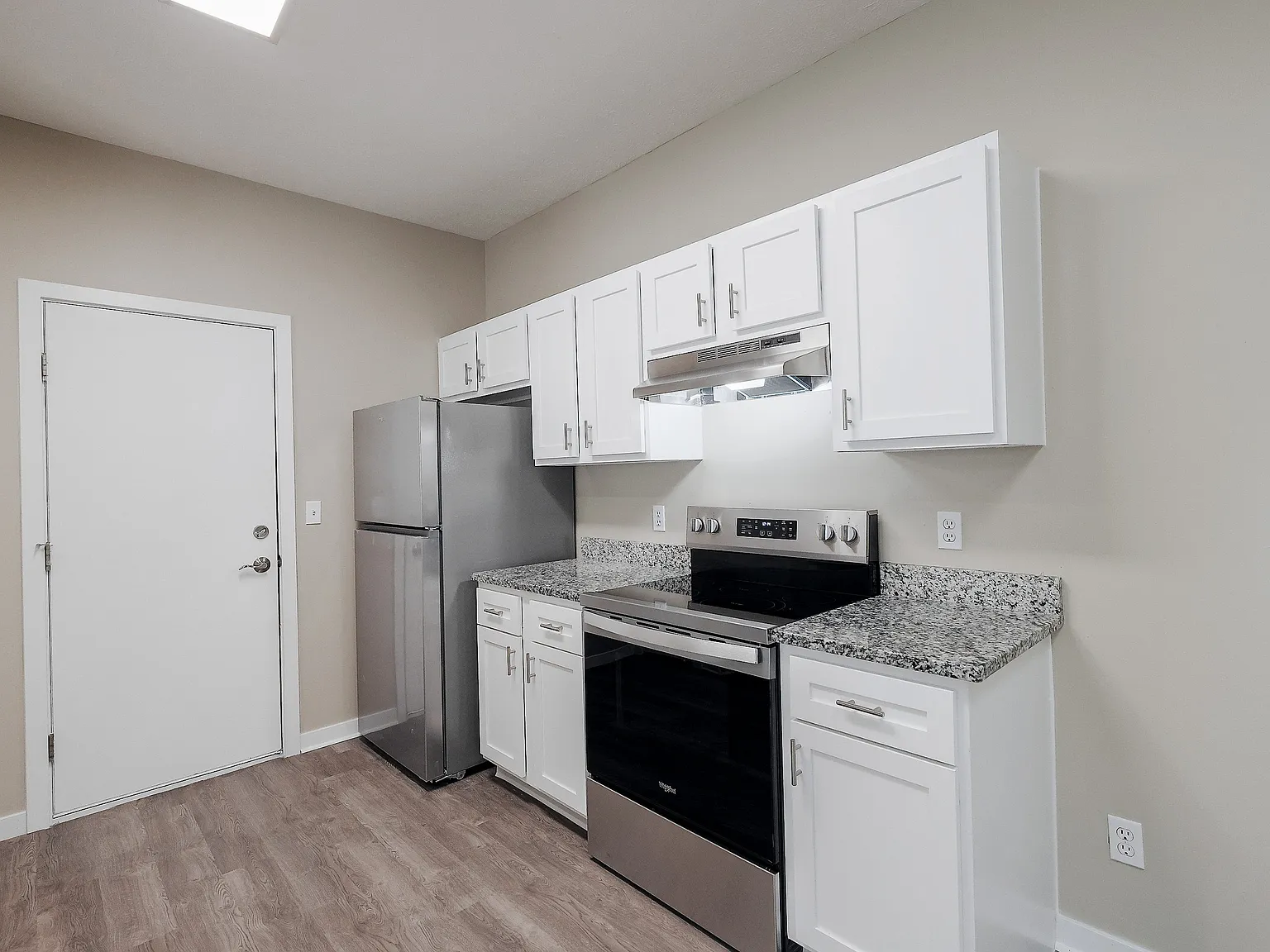 4 bed, 2048 sqft, $2,059 — Photo 4