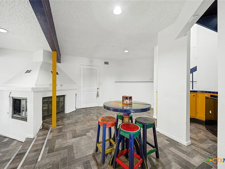 590 Cross River St — Photo 12