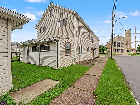 4th image of 130 Crocker St