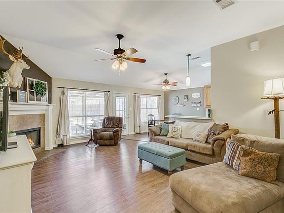 4th image of 301 Paluxy St