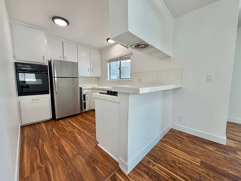 2201 Manhattan Ave — Photo 5